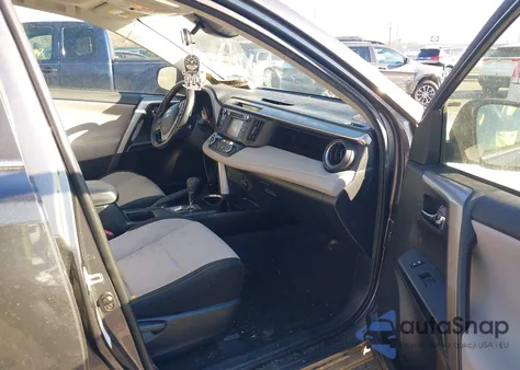 2018 Toyota Rav4 Xle z USA, uszkodzony, nr VIN JTMRFREV4JJ736286